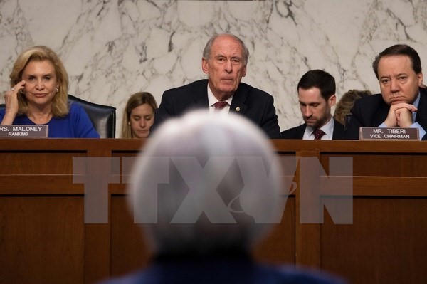 Thượng nghị sỹ Dan Coats (giữa) tham dự một phiên điều trần của Chủ tịch Cục dự trữ Liên bang Janet Yellen ở Washington, DC ngày 17/11/2016. (Nguồn: AFP/TTXVN)