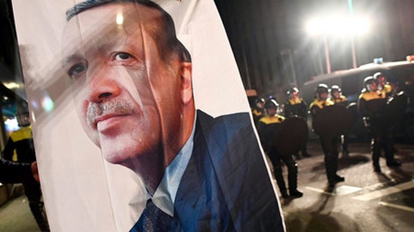 Hà Lan tăng cường an ninh ngăn chặn các cuộc mít tinh của cộng đồng người Thổ Nhĩ Kỳ