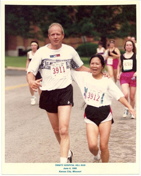 Cụ bà gốc Việt Chau Smith chia sẻ về đam mê chạy Marathon của mình. Nguồn: Youtube