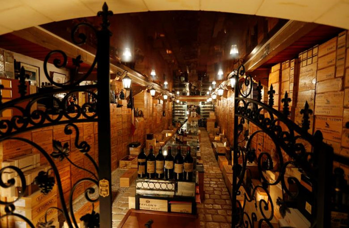 Bức ảnh toàn cảnh hầm rượu quý có giá trị lên đến 50 triệu euro.
