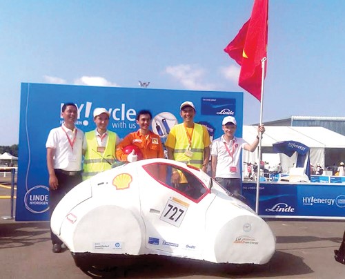 Đội tuyển LH-EST Trường Đại học Lạc Hồng vô địch cuộc thi tại Singapore với chiếc xe tiết kiệm nhiên liệu