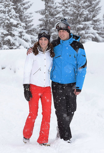 Đây là trang phục trượt tuyết của Kate Middleton và Hoàng tử William khi cả hai đi leo núi Alps ở Pháp hồi tháng 3/2016.