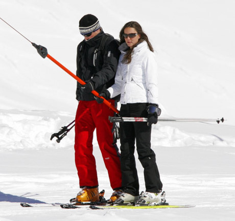 Tháng 3/2008, Kate Middleton và Hoàng tử William đã đóng bộ cẩn thận trước khi đi leo núi.
