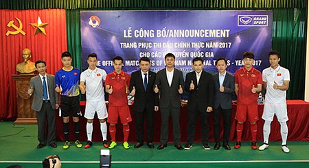 Đội tuyển nam Việt Nam ra mắt áo chính, áo phụ và áo thủ môn mới