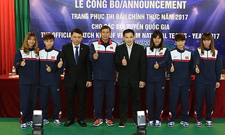 Đội tuyển nữ Việt Nam ra mắt áo khoác mùa đông mới 
