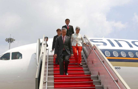 Trưa nay (21/3), Thủ tướng Singapore Lý Hiển Long cùng Phu nhân và Đoàn Chính phủ Singapore đã bắt đầu chuyến thăm chính thức Việt Nam.