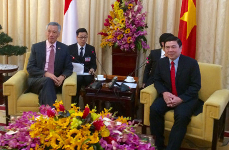 Chủ tịch Ủy ban nhân dân TPHCM bày tỏ vui mừng được đón Ngài Thủ tướng Singapore Lý Hiển Long đến thăm thành phố, đồng thời khẳng định quan hệ Đối tác chiến lược giữa Việt Nam và Singapore được thiết lập năm 2013 đang phát triển tốt đẹp và đi vào thực chất.