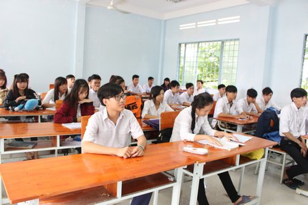 Học sinh ở trung tâm giáo dục nghề nghiệp- giáo dục thường xuyên vừa học văn hóa, vừa được tạo điều kiện học nghề.