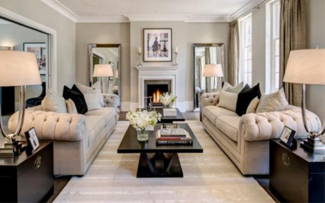 Phòng khách hiện đại với mẫu sofa cỡ lớn, phong cách trang trí cổ điển