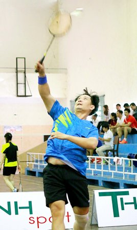  Nguyễn Vũ (Thanh Sport, ảnh) giải nhất đôi nam dưới 50 tuổi, cùng Tường Thanh.