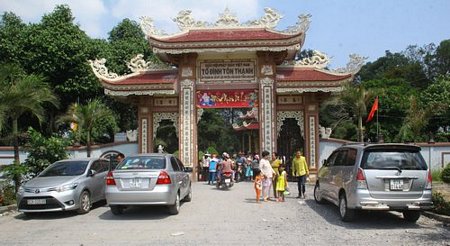 Di tích Tổ đình Tôn Thạnh ở ấp Thanh Ba (xã Mỹ Lộc, huyện Cần Giuộc- Long An) luôn đón khách đến thăm.