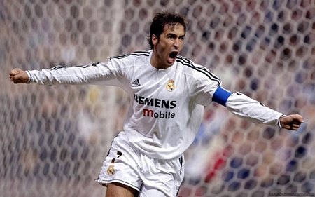 10. Raul Gonzalez | 1043 trận cho Real Madrid, Schalke, Al Sadd, New York Cosmos và ĐT Tây Ban Nha 