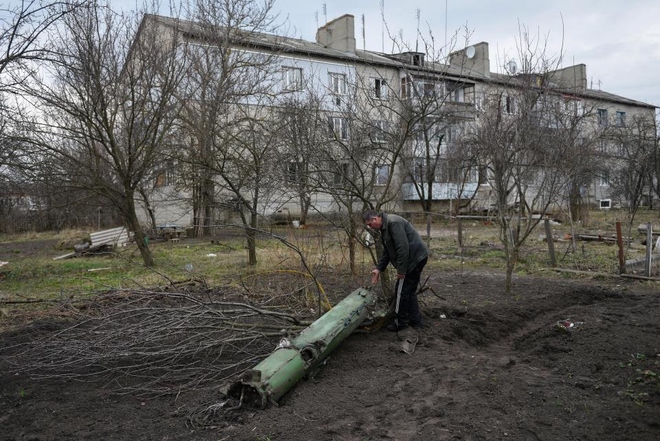 Chính quyền Ukraine khẳng định một kẻ phá hoại có chủ đích đã phóng hỏa ở khu vực kho chứa đạn dược. Họ còn đưa ra giả thuyết cho rằng kẻ phá hoại dùng máy bay điều khiển từ xa để thả thiết bị gây cháy nổ.