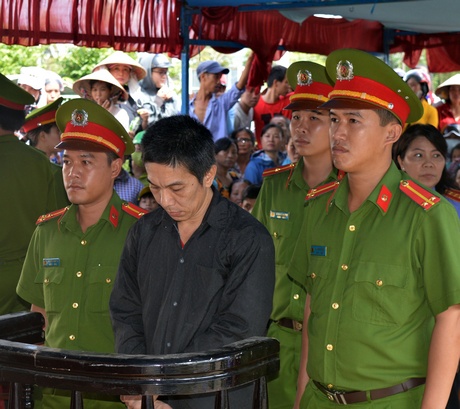 Bị cáo Nguyễn Văn Mười phải chịu bản án tử hình vì 2 tội danh “Giết người” và “Hiếp dâm trẻ em”.