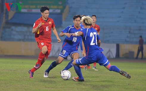ĐT Việt Nam sẽ gặp khó khăn trước lối chơi bóng bổng của ĐT Afghanistan. 