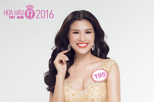 Nguyễn Thị Thành từng bị loại khỏi cuộc thi Hoa hậu Việt Nam 2016 vì thẩm mỹ răng. Cũng vì lý do này, người đẹp bị tước danh hiệu Á khôi 1 tại cuộc thi Hoa khôi Du lịch Việt Nam diễn ra hồi tháng 3/2017.