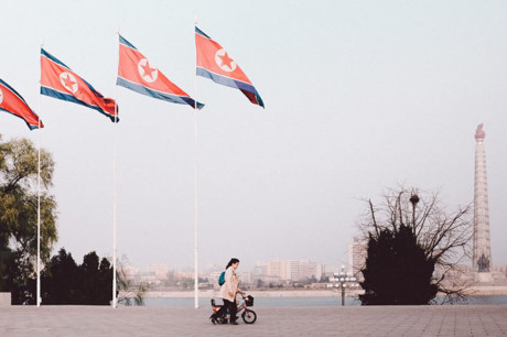Một góc của Bình Nhưỡng, thủ đô Triều Tiên. Tận cùng bên phải là tháp Chủ Thể nổi tiếng của thành phố này.