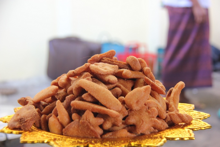 Bánh Num Ram- Bánh Cần cù là loại bánh dân dã của người dân Khmer.