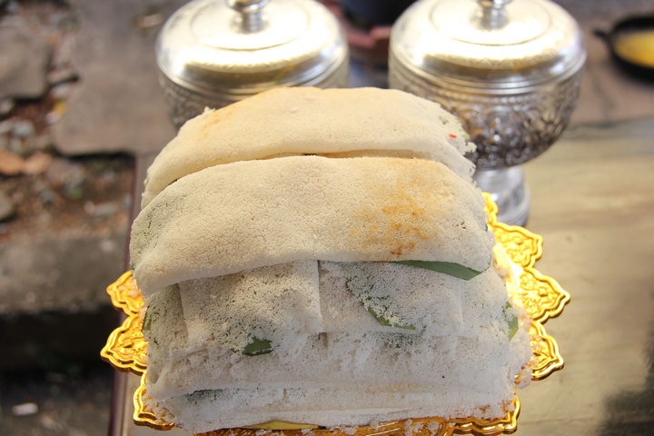 Bánh Om Chiếl- Bánh dứa.