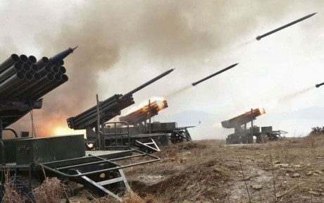 Cảnh tập trận của pháo binh Triều Tiên.