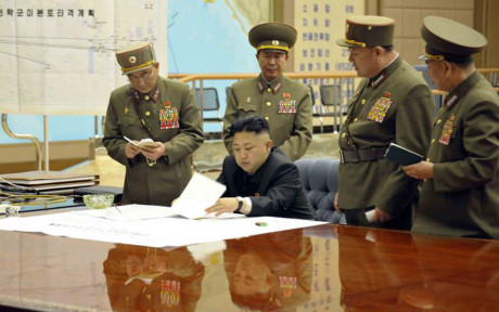 Nhà lãnh đạo Triều Tiên Kim Jong-un chỉ đạo một cuộc họp khẩn về nhiệm vụ của lực lượng tên lửa chiến lược trong Quân đội Nhân dân Triều Tiên tại Trung tâm chỉ huy tối cao ở Bình Nhưỡng.