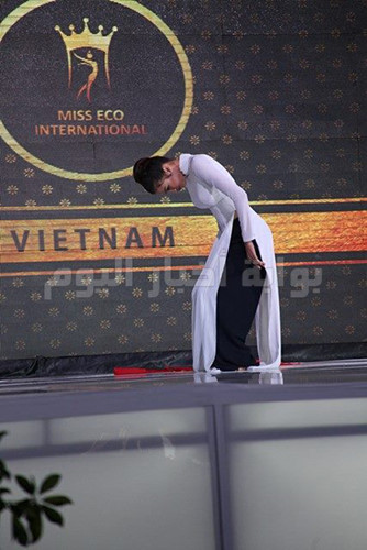 Trong cuộc thi này, báo tin tức điện tử Ai Cập (Akhbarelyom) cũng đưa hình ảnh người đẹp Việt Nam – Nguyễn Thị Thành với trang phục áo dài truyền thống.