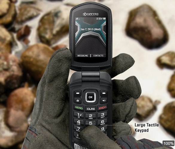 Kyocera DuraXA thiết kế điện thoại vỏ sò sang trọng cùng hai màn hình lạ mắt. Một màn hình trong 2,4 inch, độ phân giải 240 x 320 và màn hình ngoài đen trắng kích thước 1,08 inch, độ phân giải 90 x 102. 