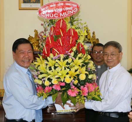 Bí thư Tỉnh ủy- Trần Văn Rón thăm chúc mừng Tòa Giám mục.