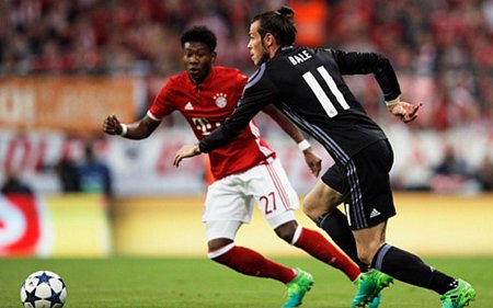 Bale (số 11) thi đấu rất ấn tượng ở trận lượt đi với Bayern (Ảnh: Getty).