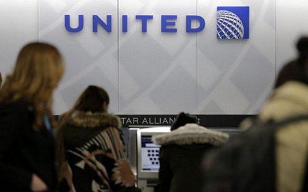 Một quầy làm thủ tục của United Airlines tại New Yorrk. Ảnh AP