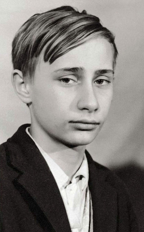 Vladimir Putin (sinh ngày 7/10/1952) khi là cậu thiếu niên năm 1966.