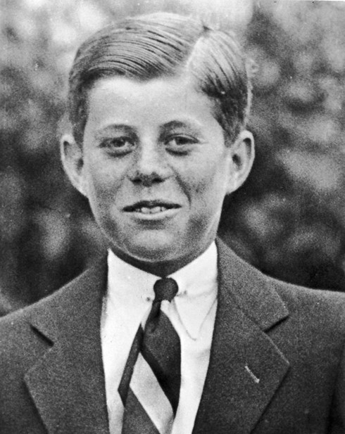 John F. Kennedy năm lên 10 tuổi, 1927.