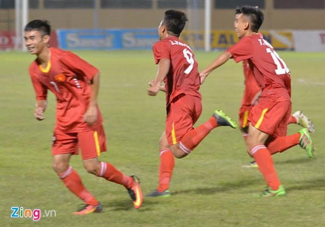 Niềm vui của các cầu thủ U19 tuyển chọn Việt Nam sau khi có bàn thắng. (Nguồn: Zing)
