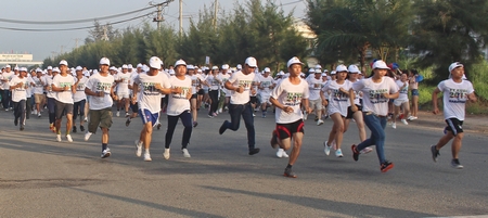 Ngày chạy marathon thu hút 550 vận động viên tham gia.
