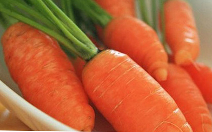 ...Và cà rốt là lựa chọn tuyệt vời vì nó có chứa beta-carotene chuyển hóa thành vitamin A, giúp giảm những sự cố của bệnh hen suyễn.