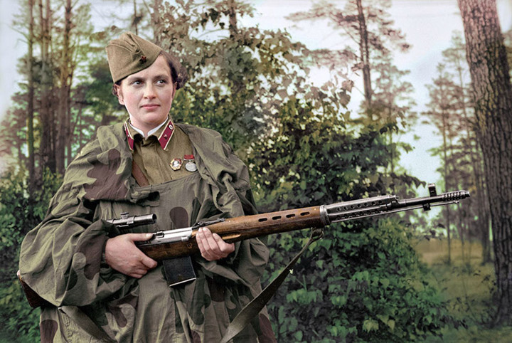 Nữ xạ thủ người Nga Lyudmila Pavlichenko chỉ trong chưa đầy một năm đã hạ thủ hơn 300 tên lính Đức quốc xã. Cô được mệnh danh là nữ Tử thần.