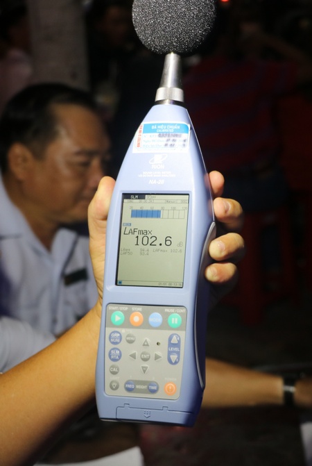 Thời điểm kiểm tra tại TP Vĩnh Long, độ ồn đo được có nơi vượt hơn mức độ cho phép tới 30dBA.