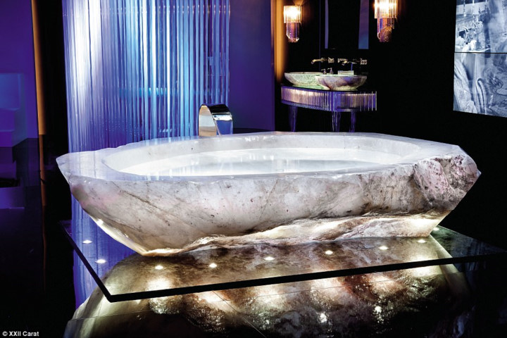 Bồn tắm sang trọng được sáng tạo bởi công ty Baldi Home Jewels.