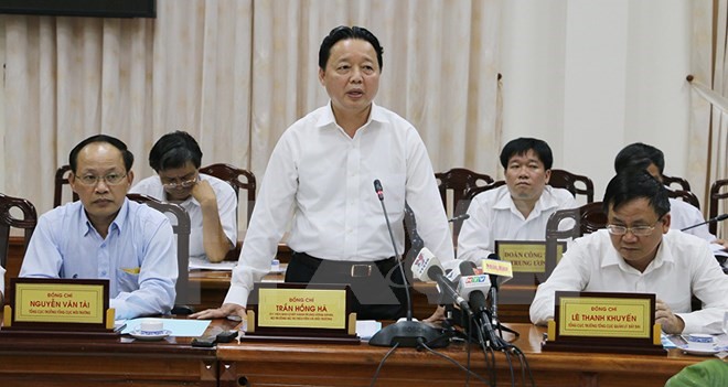 Bộ trưởng Bộ Tài nguyên và Môi trường Trần Hồng Hà phát biểu tại buổi làm việc. (Ảnh: Công Mạo/TTXVN)