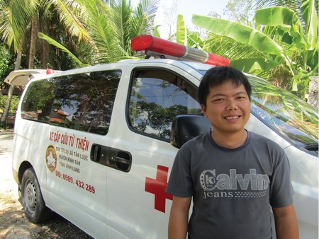 Anh Nguyễn Thành Toàn là tài xế không lãnh thù lao, thường xuyên lái xe chở người đi cấp cứu.