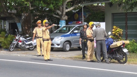 Lực lượng Cảnh sát giao thông TP Vĩnh Long tăng cường tuần tra, xử lý các trường hợp vi phạm giao thông trên địa bàn.