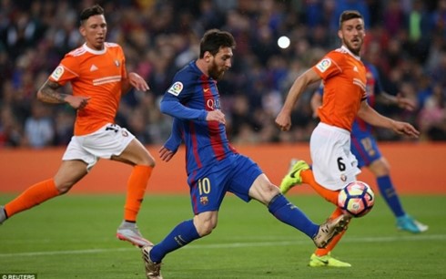 Messi mở tỷ số cho Barca ngay phút 12. (Ảnh: Reuters)
