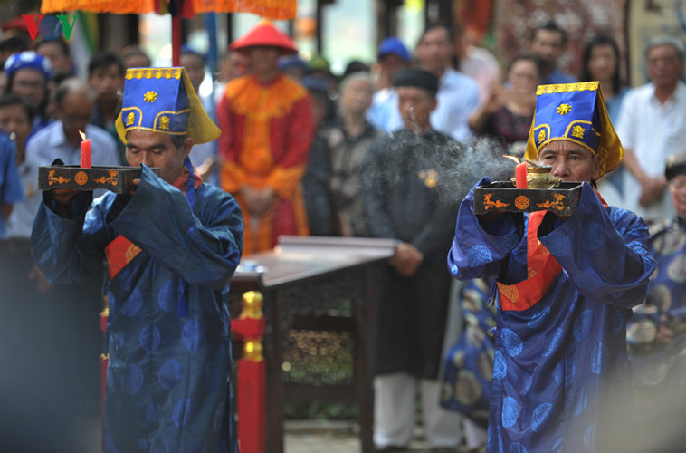 Được xem là một trong những nghi thức độc đáo, lễ tế bách tổ của các làng nghề bên dòng sông Hương - Huế thường diễn ra rất trang trọng với nhiều hoạt động như dâng hương, đưa rước...