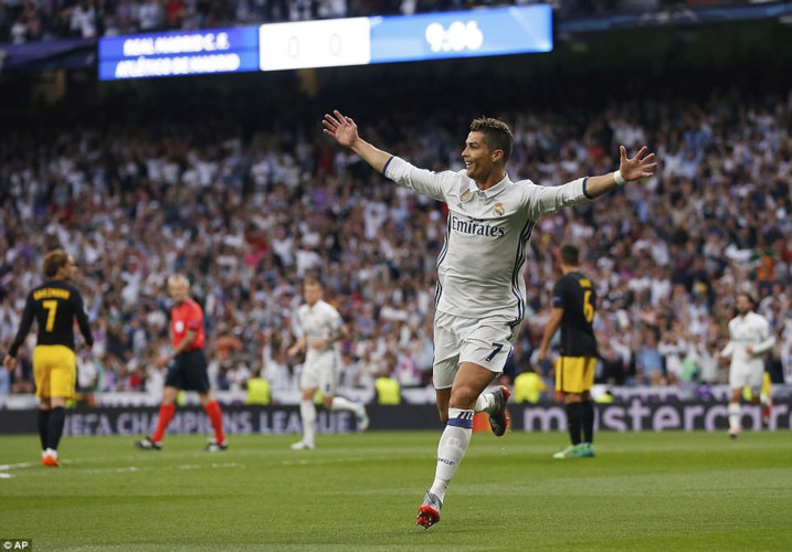 Đây là bàn thắng thứ 101 của Ronaldo ở sân chơi Champions League (Ảnh: AP).
