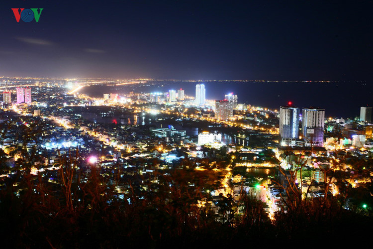 Thành phố Vũng Tàu trong đêm.