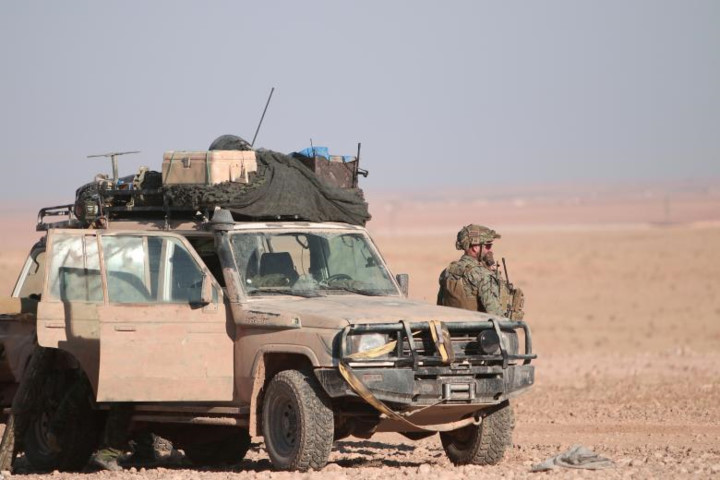 Lính Mỹ bên một chiếc xe quân sự ở phía bắc thành phố Raqqa, Syria ngày 6/11/2016.