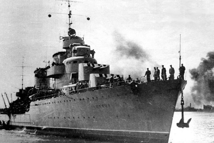 Khu trục hạm Tashkent của hải quân Liên Xô. Chiến hạm này được trang bị vũ khí mạnh và có tốc độ cao thời đó (42,5 knot).