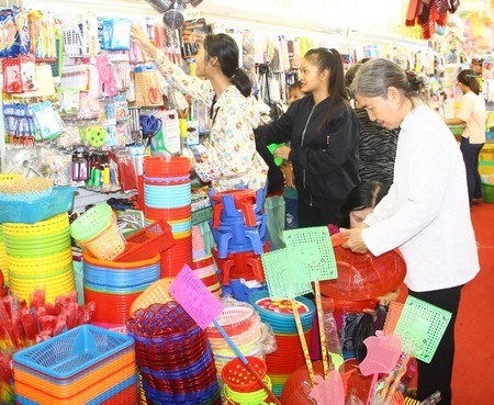 Hội chợ đã thu hút đông đảo lượng khách đến tham quan.