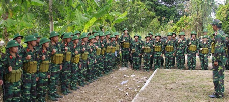 Lực lượng vũ trang ra sức học tập, rèn luyện, chấp hành nghiêm pháp luật của Nhà nước, kỷ luật quân đội.