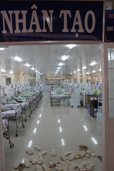 Khám chữa bệnh đông đúc ở BVĐK huyện Tam Bình. Thông tuyến khám chữa bệnh tuyến huyện đã làm đa dạng sự chọn lựa của người dân khi khám điều trị, mặt khác tăng tính “cạnh tranh” giữa các cơ sở y tế.